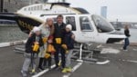 Kurz vor dem Unglück: Die Familie Escobar mit ihren Kindern im Alter von vier, fünf und elf Jahren vor dem Hubschrauber, der ihnen kurz darauf das Leben kosten sollte. (Bild: New York Helicopter Tours LLC, Krone KREATIV)